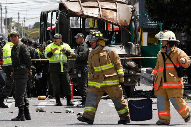 Atentado con explosivos deja dos muertos y 19 heridos en Colombia