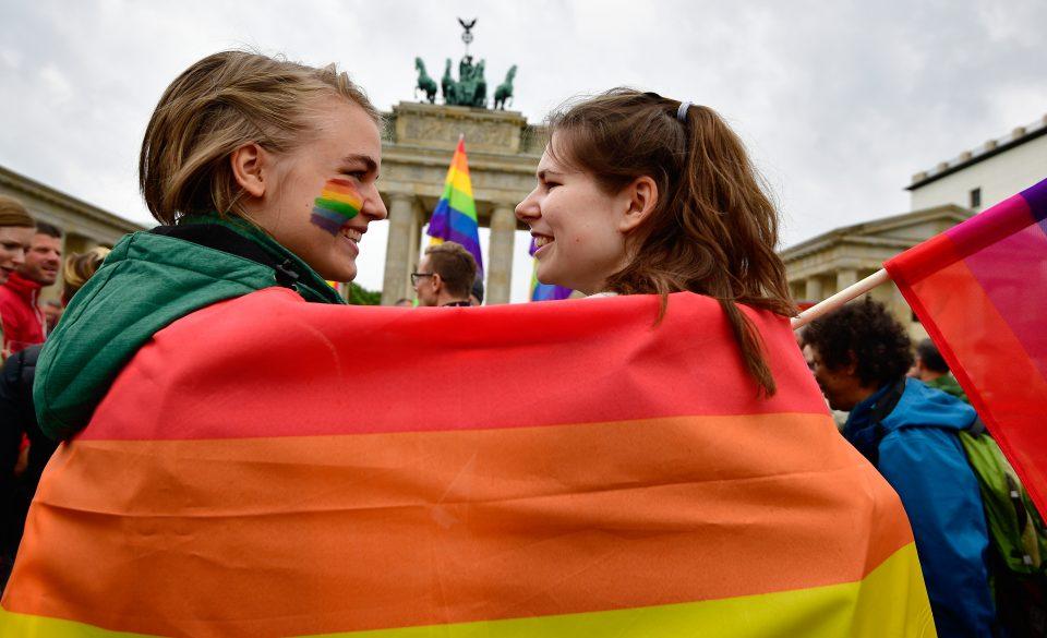 Alemania legaliza el matrimonio igualitario, pese a voto en contra de la canciller Angela Merkel