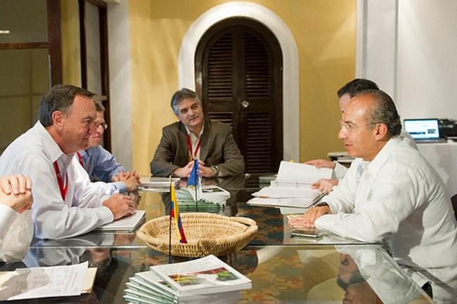 Calderón dice estar “muy indignado” por caso Wal-Mart