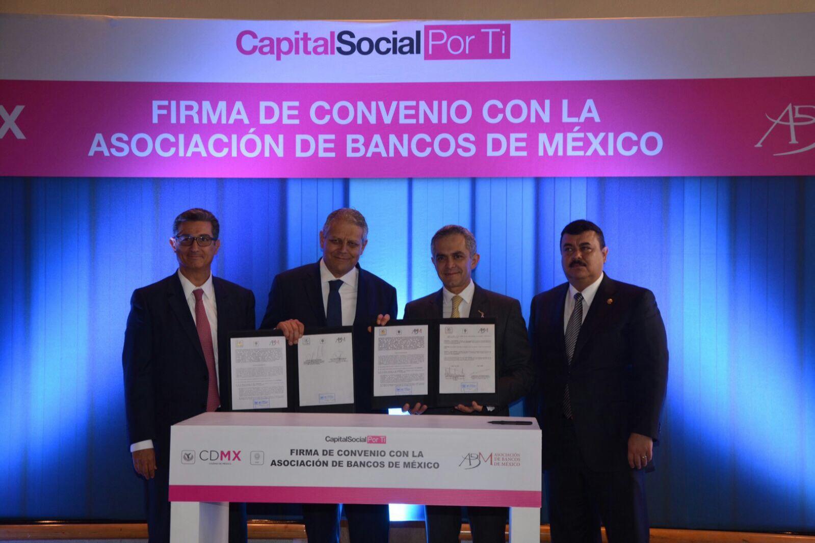 Firman acuerdo GDF y Asociación de Bancos de México para capacitar a personal bancario