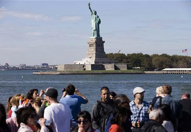 Reabren Estatua de la Libertad pese a cierre del gobierno