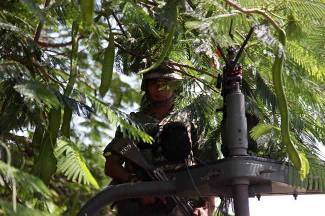 Fuerzas federales se trasladan a Apatzingán tras enfrentamiento entre grupos rivales