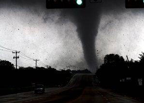 Tornado azota el área de Oklahoma City en EU