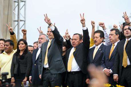 El PRD <i>apaga sus 22 velitas</i> sin AMLO y con llamado a definir candidato para 2012