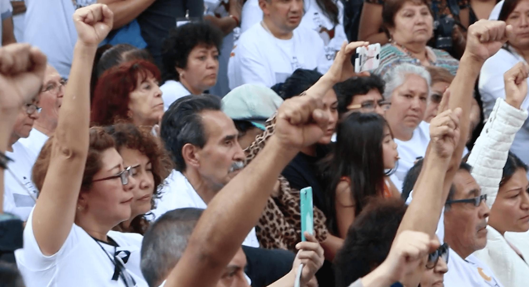 A un mes del 19S, ciudadanos alzaron sus puños para homenajear a víctimas y voluntarios