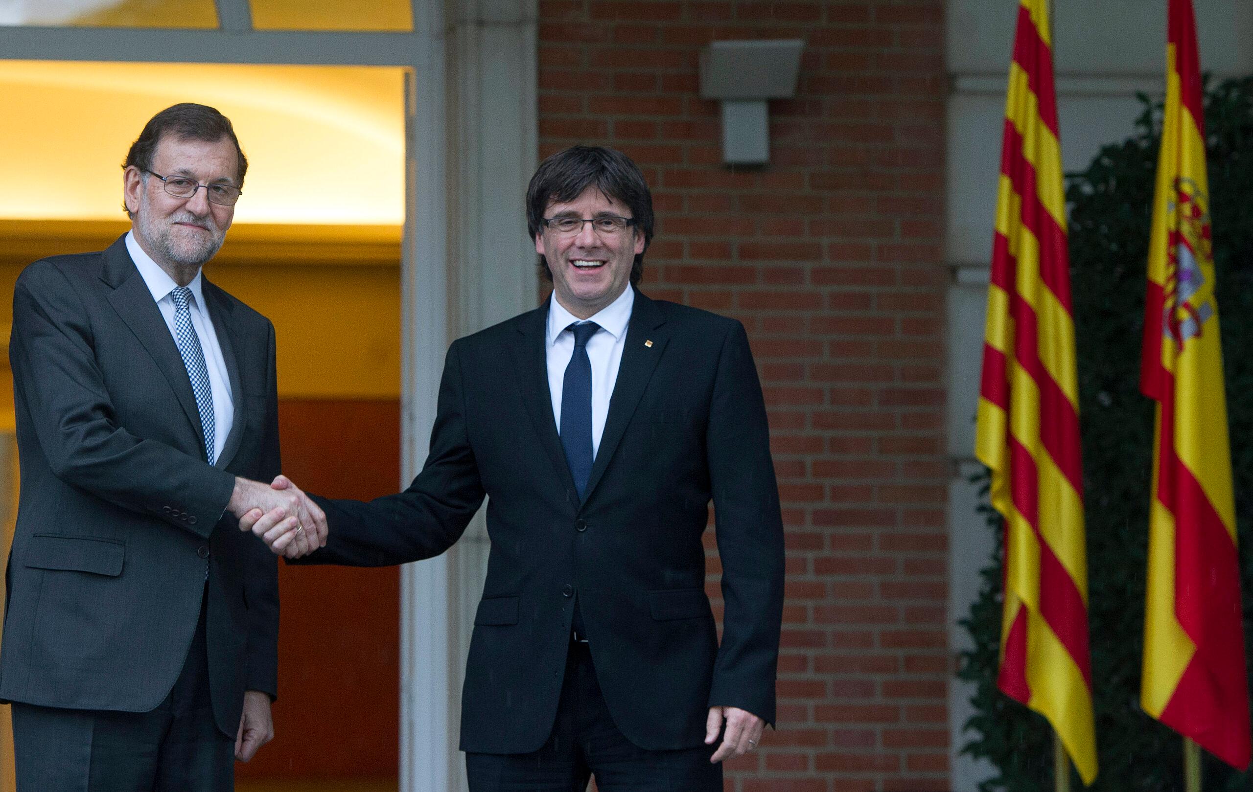 Mariano Rajoy pide cesar al gobierno de Cataluña y convocar a elecciones regionales adelantadas