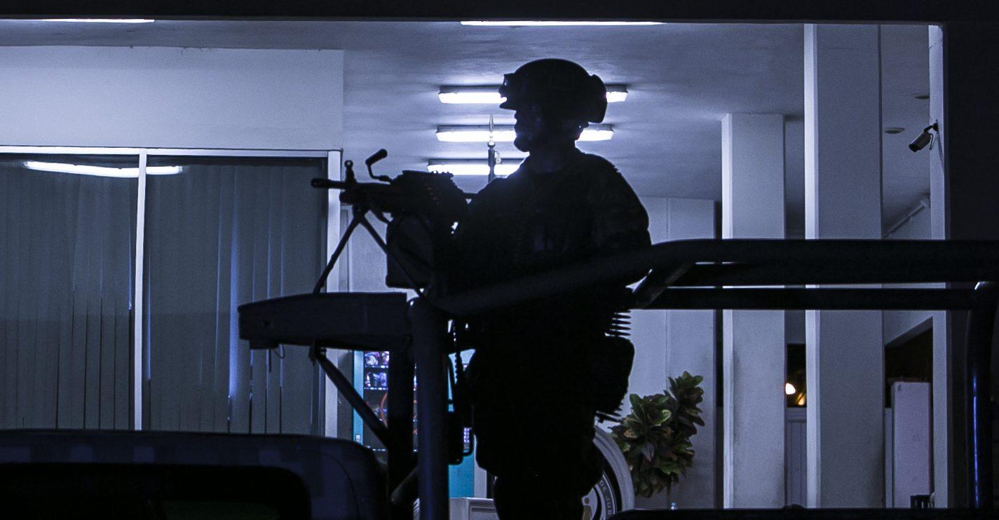 Detienen en Jalisco a 10 hombres que transportaban seis cadáveres en camionetas