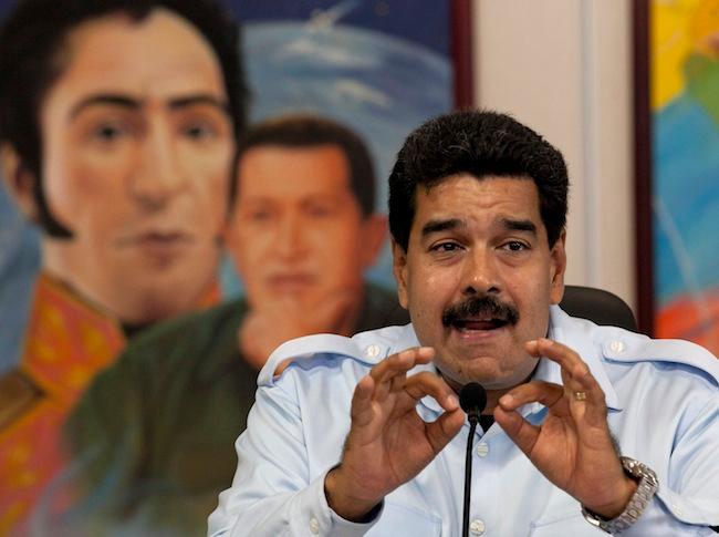 Maduro usará ‘súper poderes’ para regular la prensa