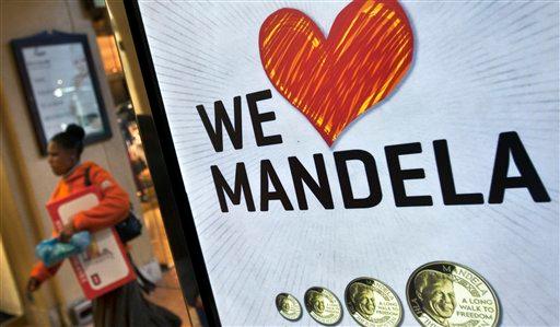 Se enfrenta familia de Mandela mientras continúa grave