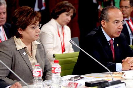 Espinosa defiende a Calderón; “es el líder de la lucha contra el narcotráfico”, dice