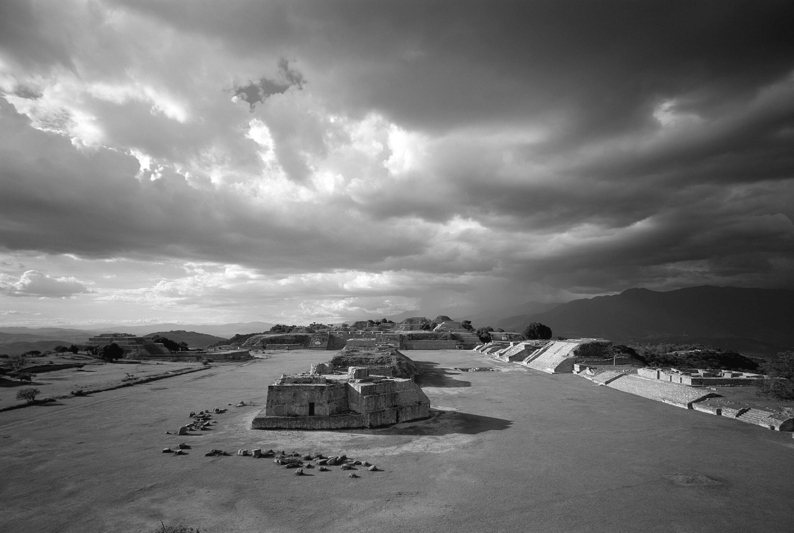 Viaja en blanco y negro al México antiguo