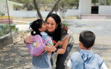 Maestra tranquiliza niños durante balacera en Monterrey
