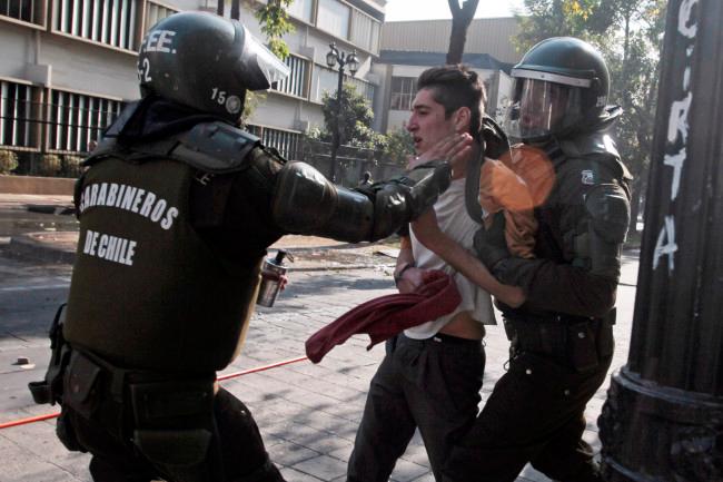 Marcha estudiantil deja dos muertos en Chile