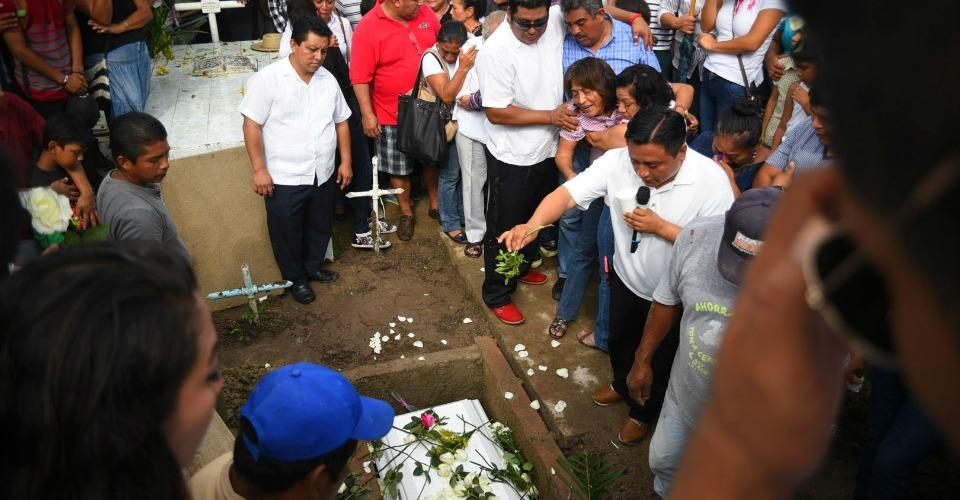 Fiscalía de Veracruz confirma 5 cuerpos: 3 de los jóvenes desaparecidos, un taxista y otro sin identificar