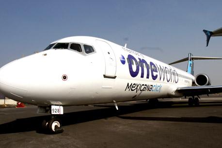 <i>Ahoga</i> a aerolíneas precio de combustible