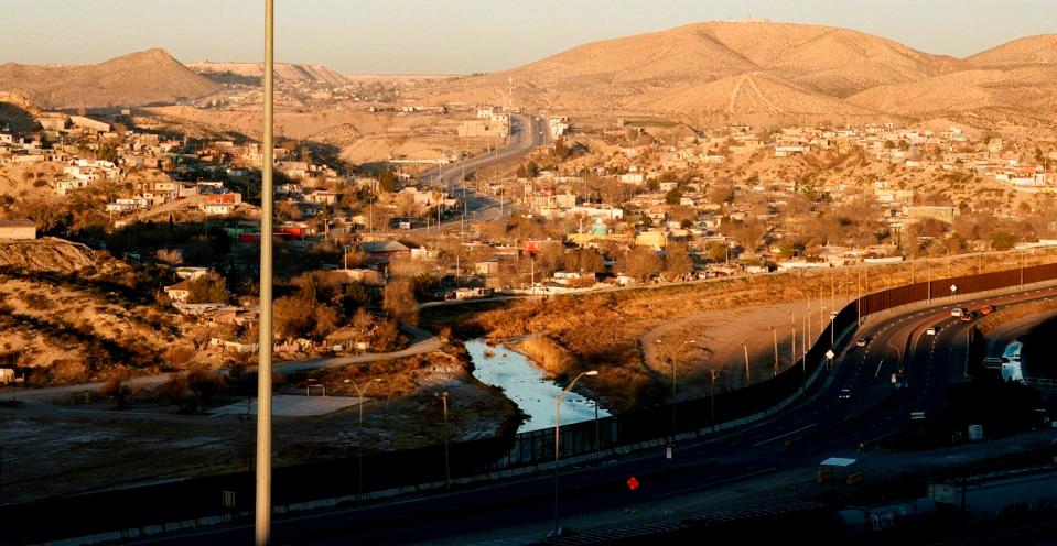 Legislador de EU propone impuesto a remesas para que México pague el muro