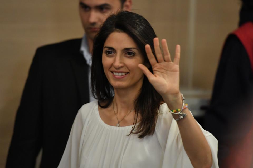 Roma tendrá a su primera alcaldesa en la historia: Virginia Raggi derrota al candidato oficial