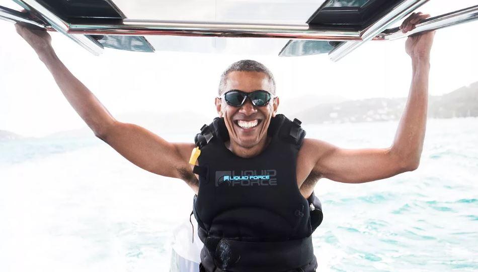 Obama gana reto sobre las olas: así derrotó al millonario Richard Branson (fotos y video)