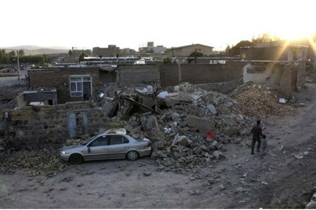 Terremotos en Irán dejan 146 muertos