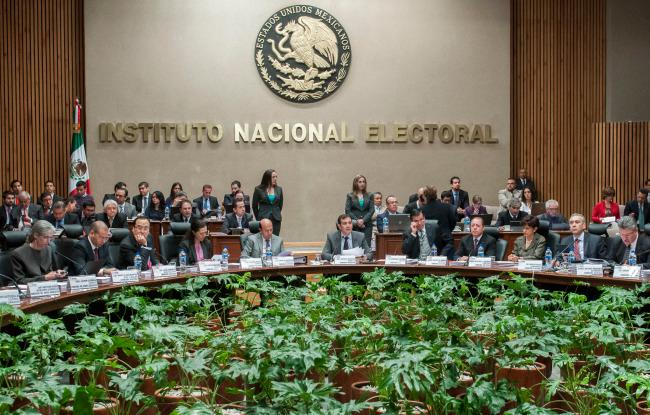 El Tribunal Electoral revoca acuerdo del INE sobre retransmisión de pauta nacional