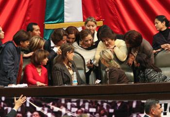 Tras sentencias del TEPJF, 33% de curules y escaños se reparten a mujeres