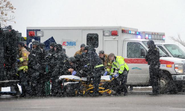 Tiroteo en Colorado deja al menos 3 muertos y 9 heridos; la policía detiene al presunto atacante