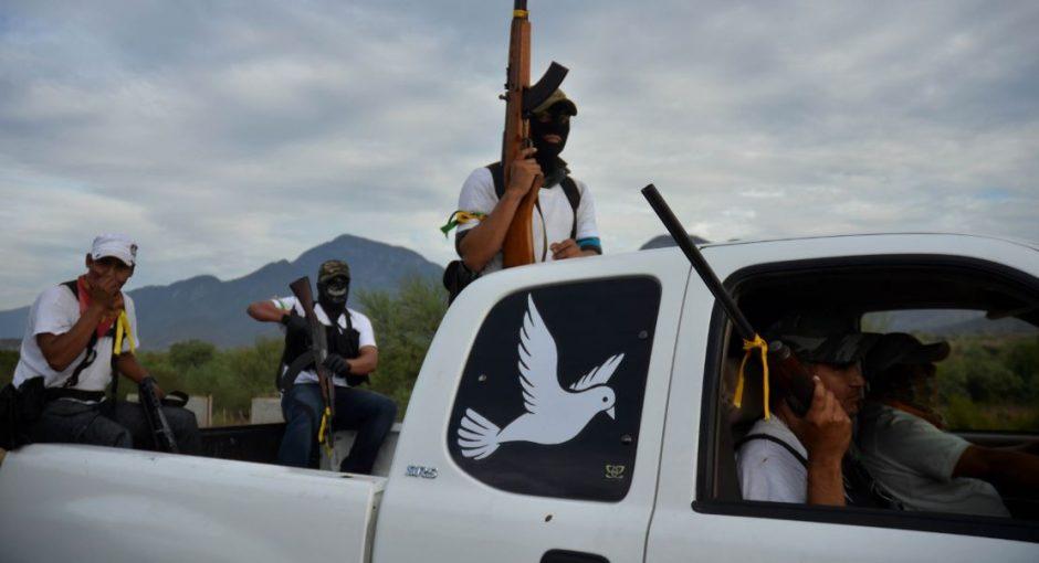 El PRI usa foto de autodefensas de Michoacán para su denuncia sobre campañas en Tamaulipas
