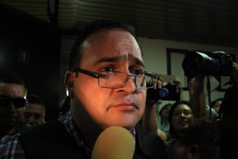 Empujones y amenazas: Los malos tratos que Javier Duarte padece en la cárcel, según su abogado