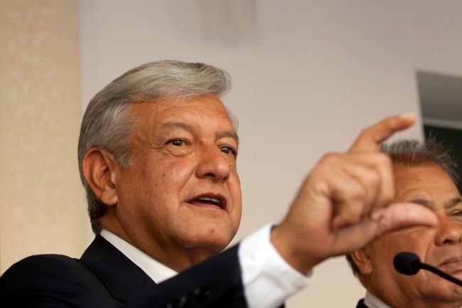 AMLO pide a PRD abandonar Pacto por México para ir juntos en tema energético