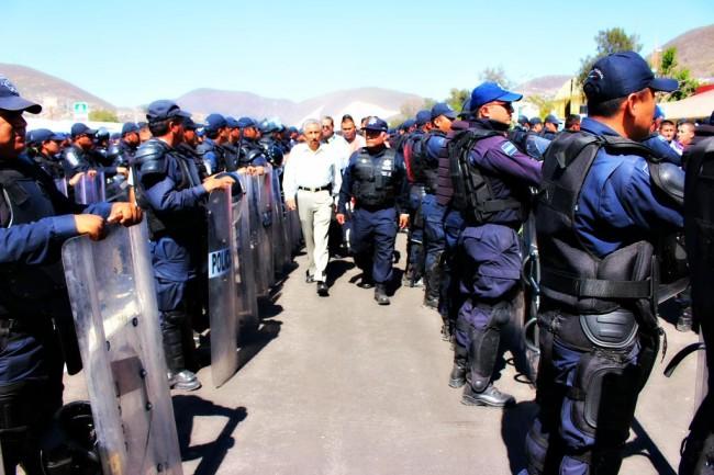 Federales detienen a cinco normalistas en la Autopista del Sol, los liberan dos horas después