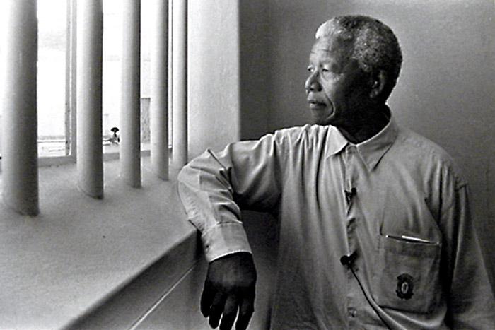 Mandela sale del hospital tras cirugía menor