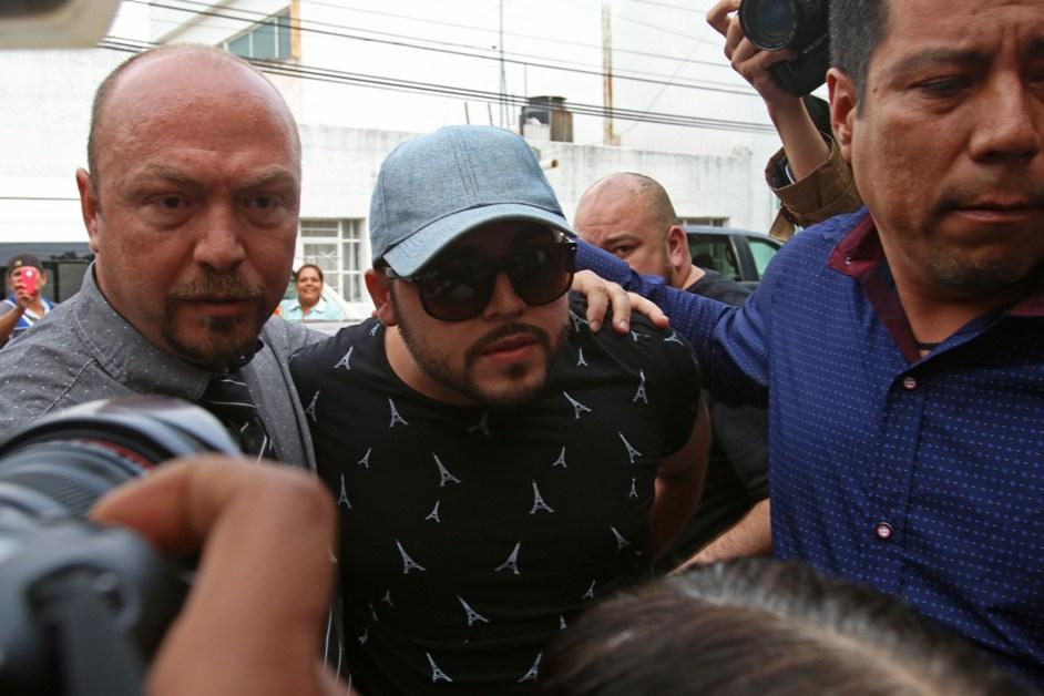 El cantante Gerardo Ortiz queda libre tras pagar una fianza