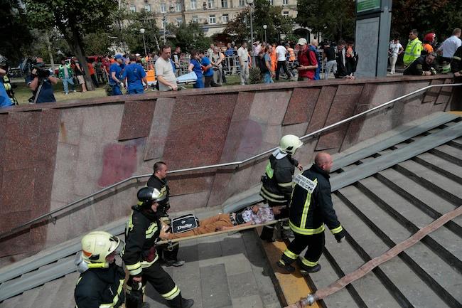 Descarrila Metro en Moscú; suman 20 muertos