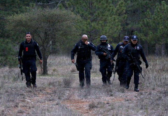 Detienen a dos policías por robar pertenencias de Jenni Rivera