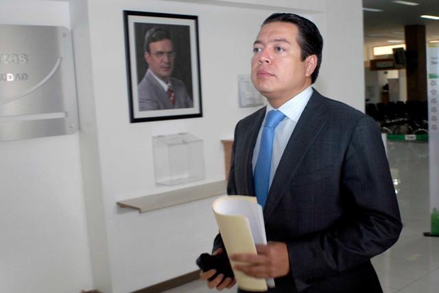 Asignación de contratos fue conforme a la ley, dice Mario Delgado