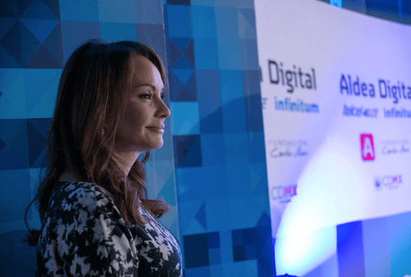 Ningún muro podrá separar a México de EU: tesorera del Gobierno estadounidense