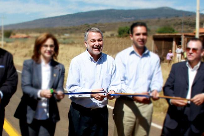 Cuestionan a gobernador por <br>crédito contratado en Jalisco