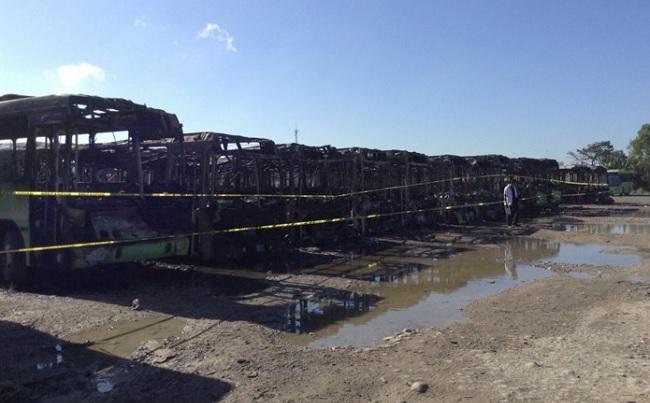 Conflicto gremial y ordeña de combustible: posibles causas del incendio de 47 camiones en Tabasco