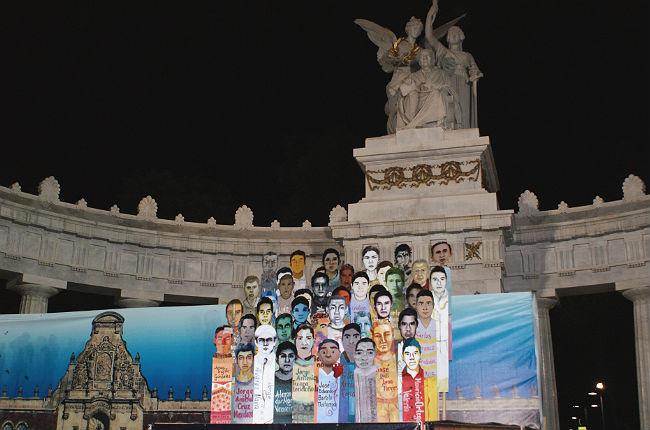 “Ya estoy cansado de sus regaños”: Murillo Karam a los padres de Ayotzinapa