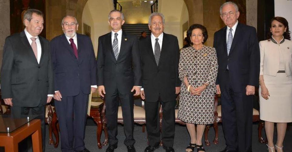 Con protestas de Morena, instalan Asamblea que redactará la Constitución de la CDMX