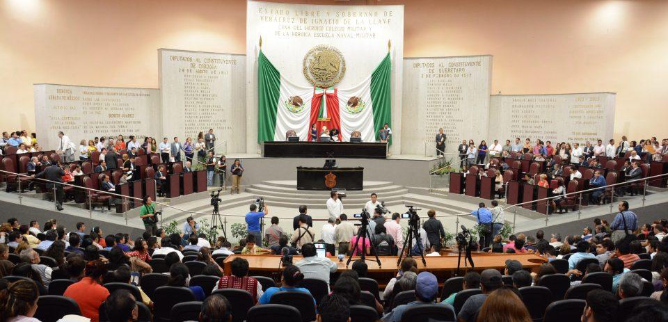 El Congreso de Veracruz echa para atrás propuesta de Duarte para basificar a trabajadores