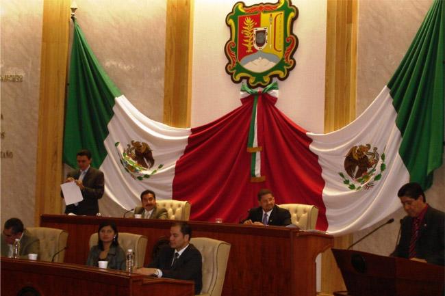 Los Congresos de Nayarit y Chiapas permiten a gobernadores contratar más deuda