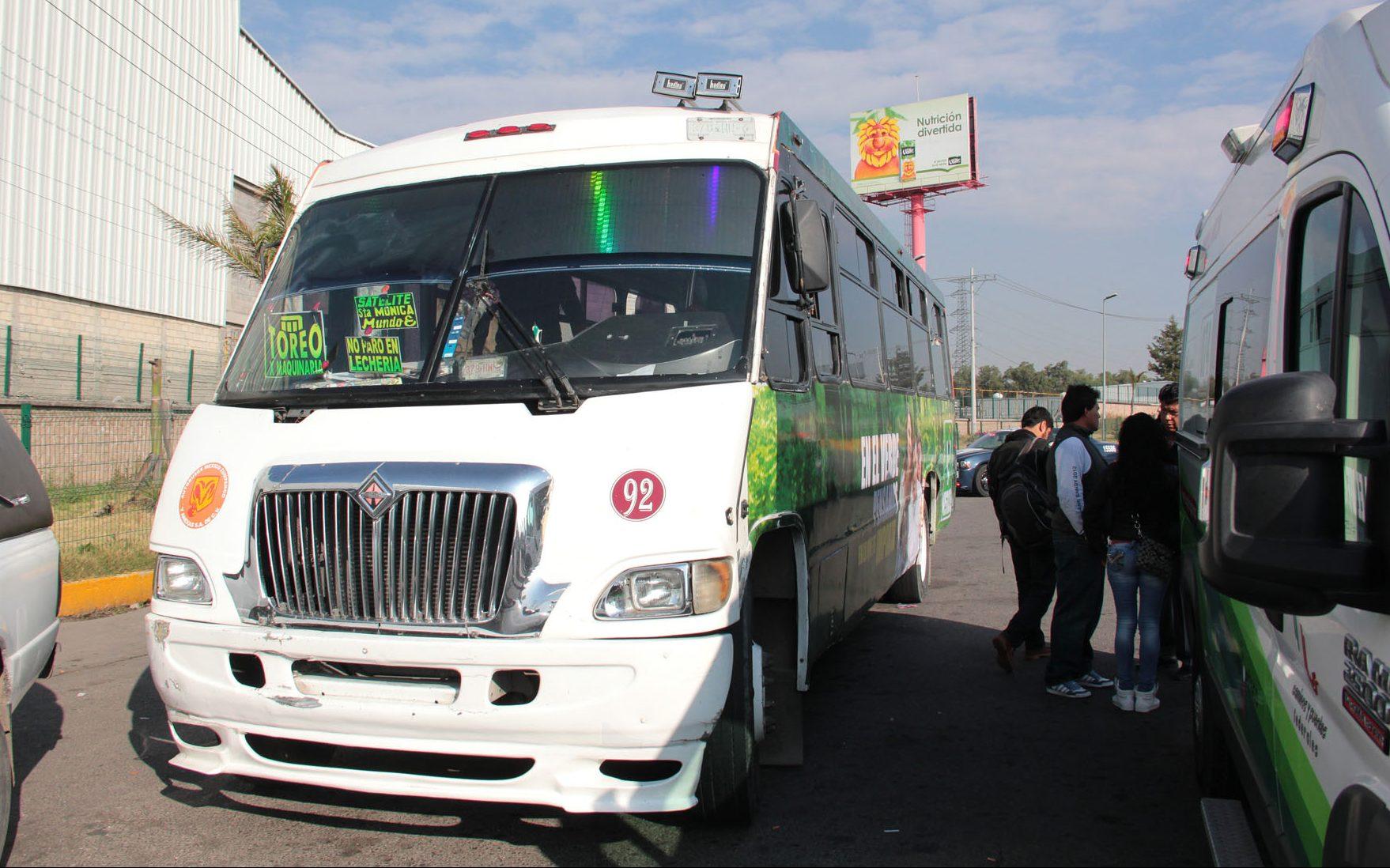 Pasajero se opone a asalto en transporte del Edomex y mata a ladrón a bordo de unidad