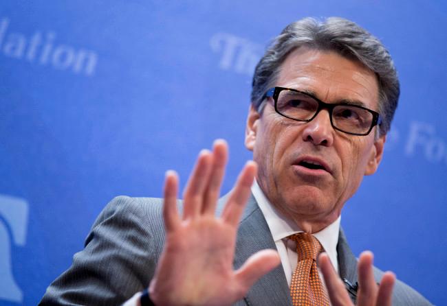 Terroristas podrían llegar a EU por frontera con México: gobernador Rick Perry
