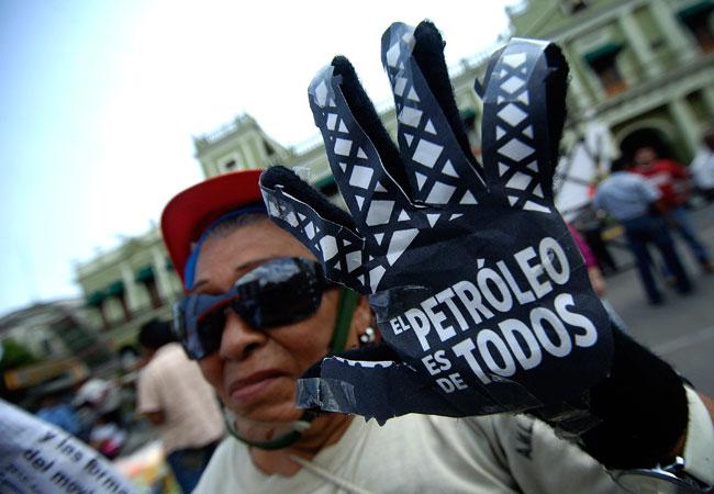 Morena se declara en “alerta roja” ante posible privatización de Pemex