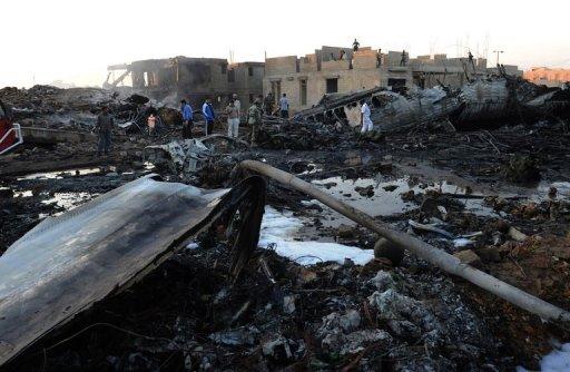 Se estrella avión en Pakistán con 127 personas