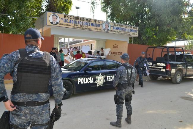 Federales vigilan escuelas de Acapulco por extorsiones; si se necesita se quedarán hasta enero