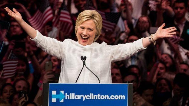 Hillary Clinton se declara vencedora y celebra ser la primera mujer candidata a la presidencia de un gran partido en EU