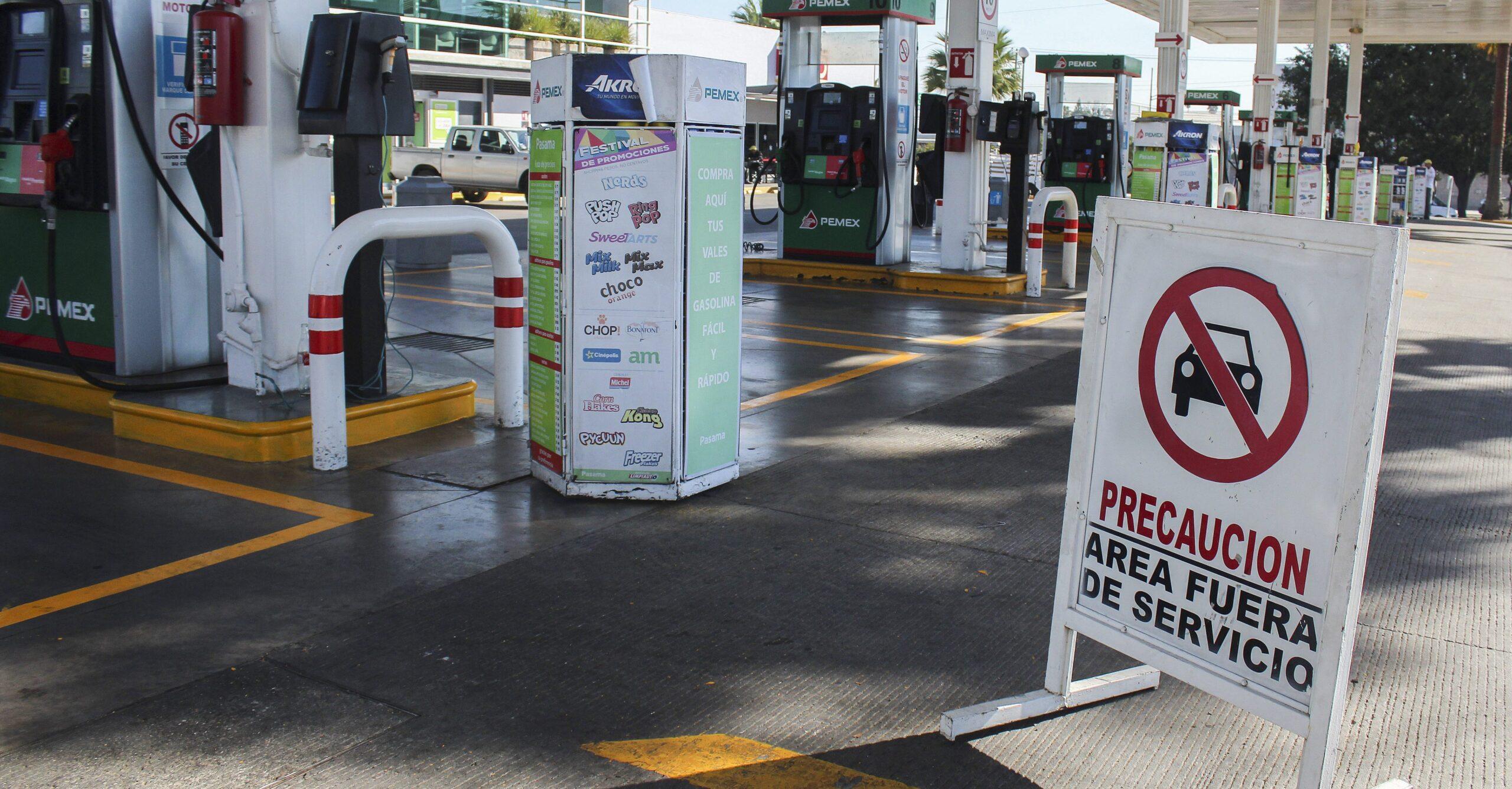 Pemex pide evitar compras de pánico de gasolina y permitir el tránsito de sus pipas
