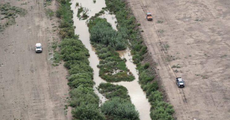 En 2017, bajó el número de migrantes que cruzaron de México a EU, pero aumentaron las muertes